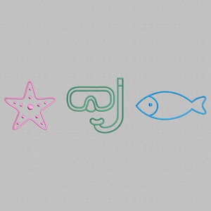 Può includere: Illustrazione di una stella marina rosa, una maschera subacquea e un boccaglio verdi e un pesce blu. I contorni sono in stile minimalista, suggerendo un tema spiaggia o oceano. L'immagine è su sfondo grigio chiaro.
