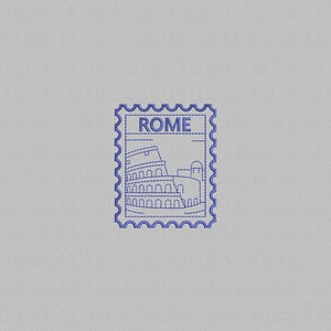 Puede incluir: Un diseño de sello postal azul con la palabra "ROME" en la parte superior. El sello representa un dibujo lineal del Coliseo y otra arquitectura romana. El sello tiene un borde festoneado y está sobre un fondo gris.