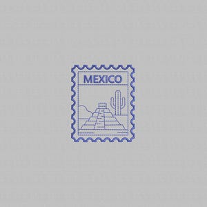 Könnte beinhalten: Ein blauer Briefmarkenentwurf mit dem Wort "MEXICO" oben. Die Briefmarke zeigt eine Pyramide, einen Kaktus und eine Landschaft. Die Briefmarke hat einen gezackten Rand und ist vor einem grauen Hintergrund platziert.