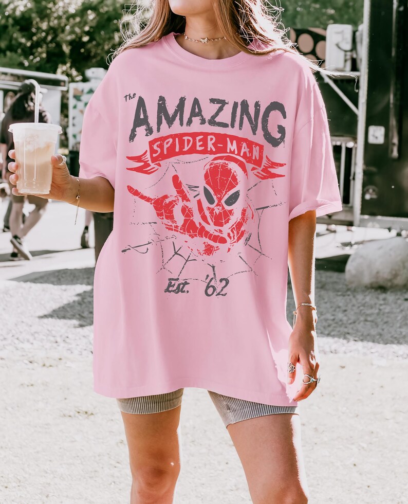 Vintage Amazing Spider-Man Comfort Colors Shirt, Retro Marvel Comics Cover Tee, MCU Fan Gift, Pink Spiderman Graphic Shirt, Marvel Trip Tee. imagem 5