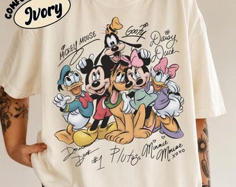 Camiseta Comfort Colors® Mickey And Friends Signatures, Camiseta Disney World, Viaje familiar a Disneyland 2026, Regalo Mickey & Co, Camiseta Disney para grupos.