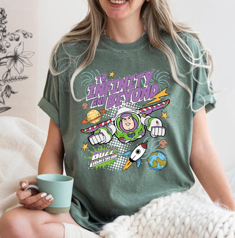 Camiseta retro de Buzz Lightyear: "To Infinity and Beyond", camiseta de Toy Story Pixar Disney, camiseta de Space Ranger, ideal para viajes familiares a Disneyland. imagen 3