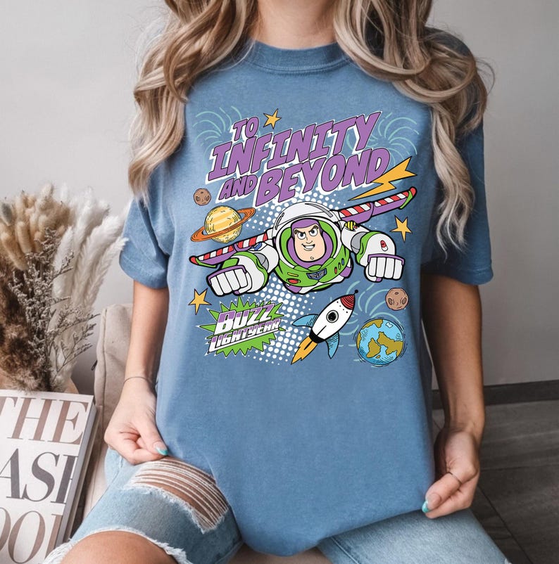 Puede incluir: Un conjunto de tres jarrones de cer&aacute;mica de diferentes alturas. Los jarrones son blancos con un dise&ntilde;o texturizado y acanalado. El jarr&oacute;n m&aacute;s alto mide aproximadamente 25 cm de alto, el mediano 20 cm y el m&aacute;s peque&ntilde;o 15 cm.