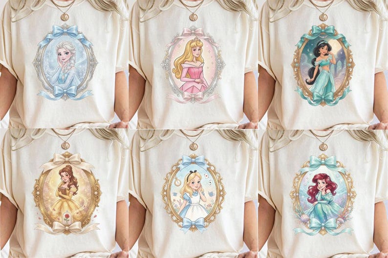K&ouml;nnte beinhalten: Eine Kollektion von sechs cremefarbenen T-Shirts, die jeweils eine andere Zeichentrickfigur in einem verzierten, mit Schleifen versehenen ovalen Rahmen zeigen. Die Figuren umfassen Elsa, Aurora, Jasmine, Belle, Alice und Ariel in einem weichen Illustrationsstil.