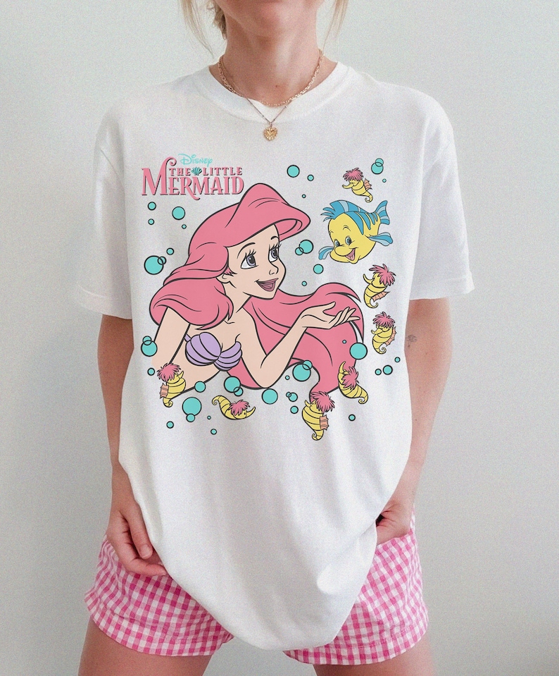 Retro The Little Mermaid Ariel Princess & Flounder Bubble Poster Disney T-Shirt, Gift For Her, Ariel Princess Tee, WDW Disneyland Girl Trip. bild 4