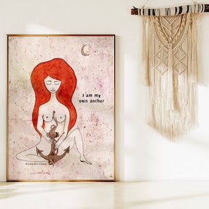 Peut inclure: Une illustration &agrave; l'aquarelle d'une femme aux cheveux roux tenant une ancre. Le texte "I am my own anchor" est &eacute;crit en lettres noires sur un fond rose.