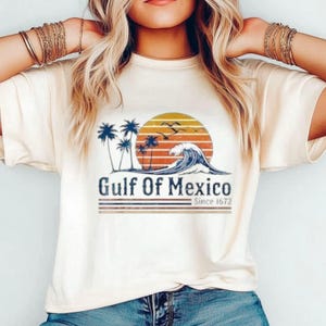 Chemise rétro coucher de soleil sur le golfe du Mexique depuis 1672, chemise golfe du Mexique, couleurs confortables, historique du golfe du Mexique, cadeau Mexique pour amoureux du Mexique