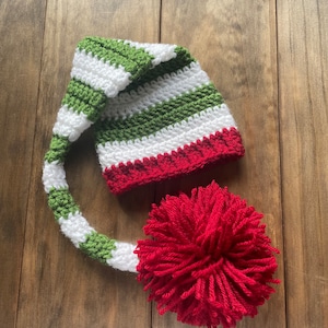 Bonnet de lutin de Noël au crochet : accessoire photo rayé pour les fêtes de fin d&#39;année