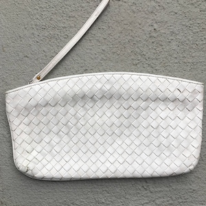 Vintage 1980s Meyers USA clutch purse w/ short strap. White woven leather w/ short strap. Ottoman style ribbed lining. YKK zippers.
