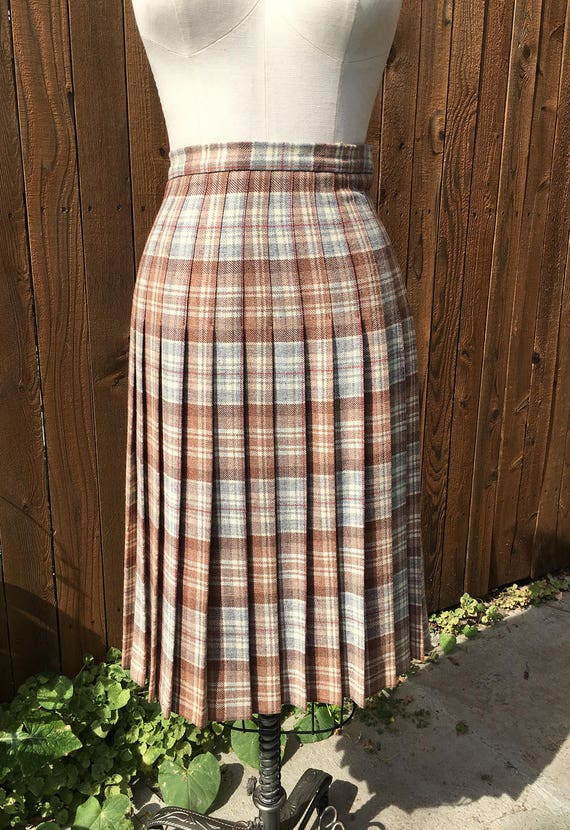 The Edinburgh Woollen Mill 70s Vintage Plaid Pleated Skirt Pure New Wool The Edinburgh Woollen Mill 70s Vintage Plaid Pleated Skirt Pure New Wool