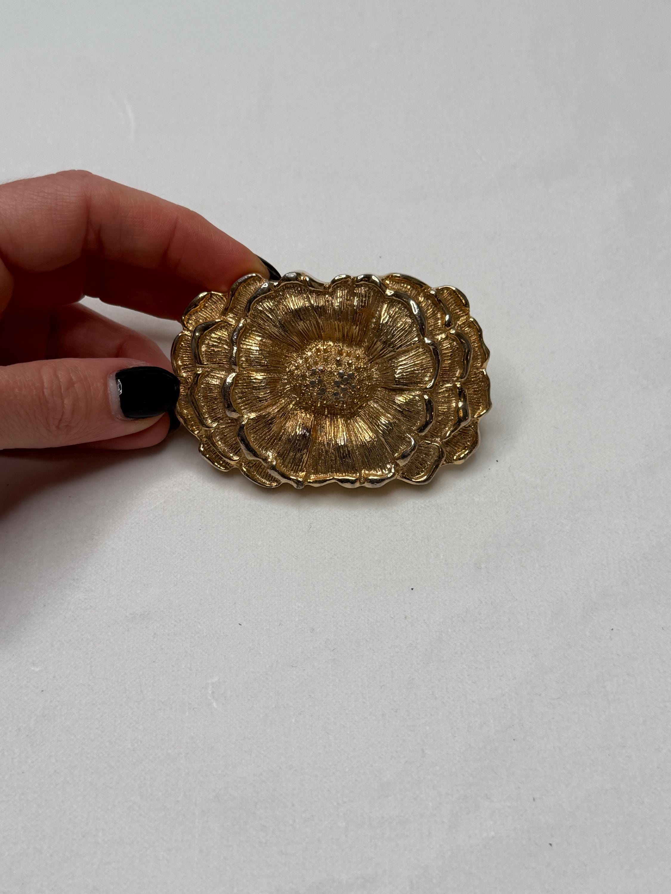 1970s Vintage Flower Belt Buckle. Gold Colored Metal. Super 