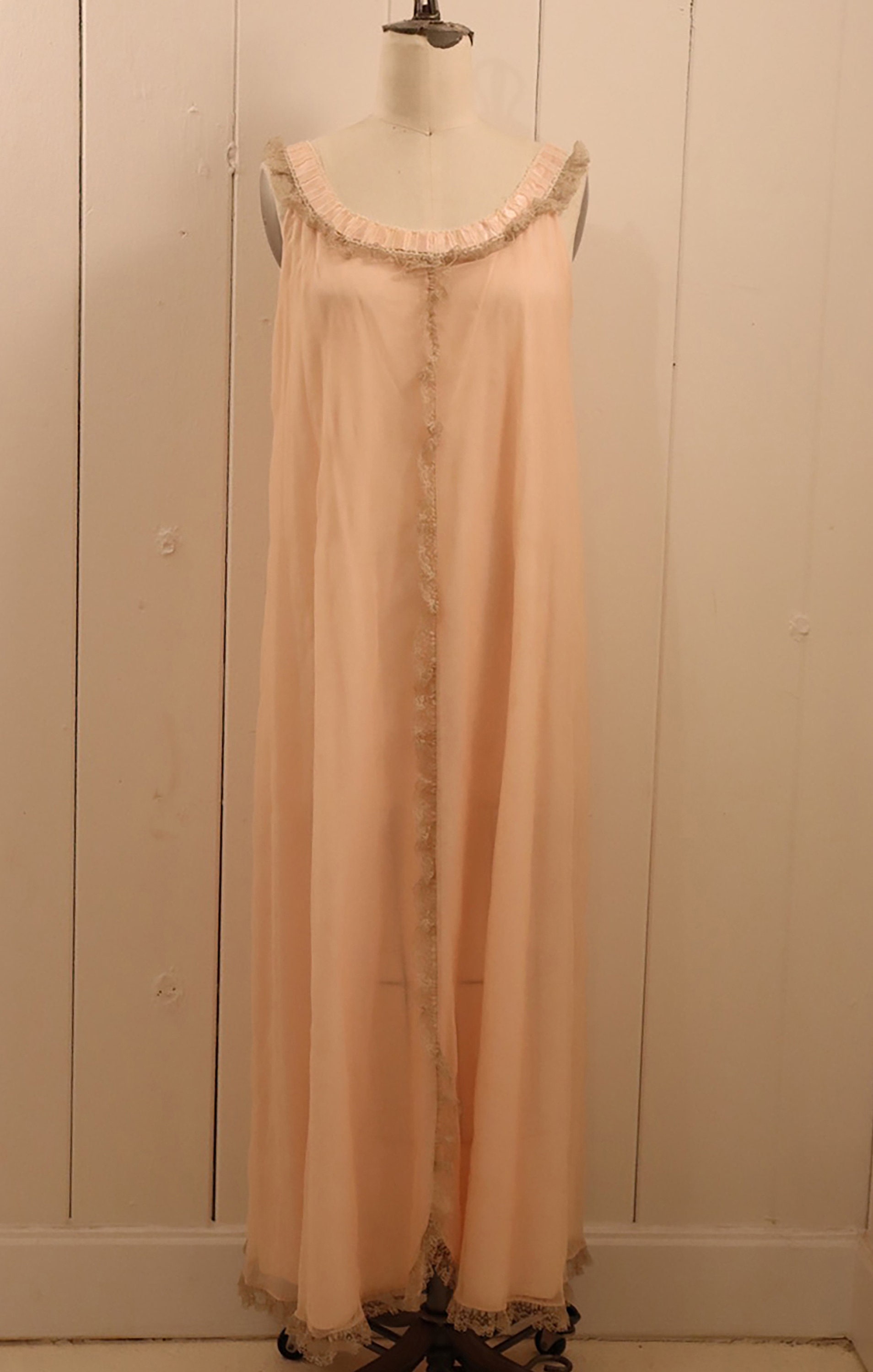 ODETTE BARSA, vintage 1950s dressing gown robe, white smocked elastic and lace bridal robe