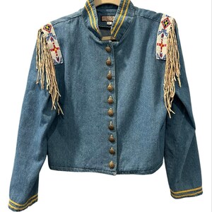 Jaqueta vintage Double D Ranch dos anos 90, tamanho M, estilo western, com franjas de camurça e miçangas, modelo Cavalry Denim.