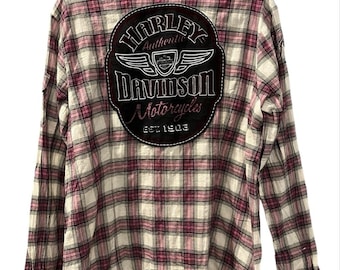 Camisa Harley Davidson NWOT Vintage Y2K a cuadros rosas con botones de perlas, talla 2XL, de terciopelo.