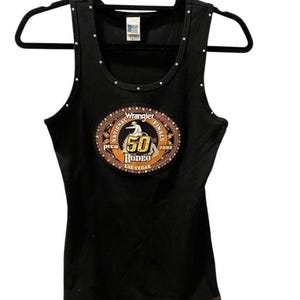 Vintage Wrangler tanktop uit 2008, PRCA National Finals Las Vegas, maat Large, met strasssteentjes.