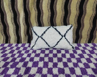 Handcrafted Moroccan Wool Pillow: Custom Sizing, Berber Design