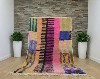 Benutzerdefinierte bunter marokkanischer Wollteppich - lebendiger abstrakter Azilal-Teppich für vielseitige Boho-Dekor