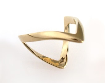 European Wishbone Ring or Magician's Ring in 14K Gold