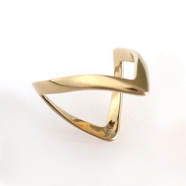European Wishbone Ring or Magician's Ring in 14K Gold
