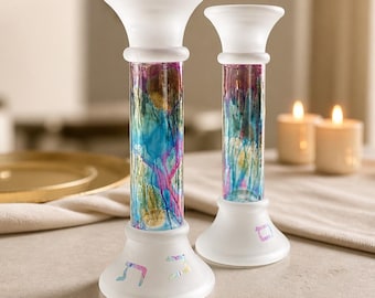 Paar handbeschilderde Rueven-glazen Shabbat-kandelaars, 7 inch hoog