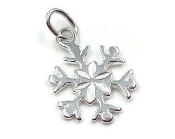 Winter Christmas SNOWFLAKE Solid Sterling Silver Small Charm Pendant 1941 Winter Christmas SNOWFLAKE Solid Sterling Silver Small Charm Pendant 1941
