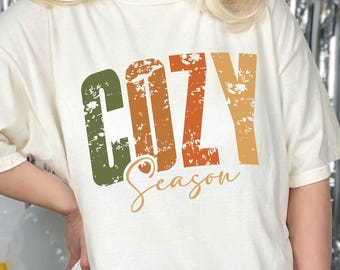 Maglietta Cozy Season, Maglietta autunnale Comfort Colors, Maglietta autunnale, Maglietta autunnale accogliente, Maglietta carina per la stagione accogliente, Maglietta del Ringraziamento, Maglietta autunnale per ragazze