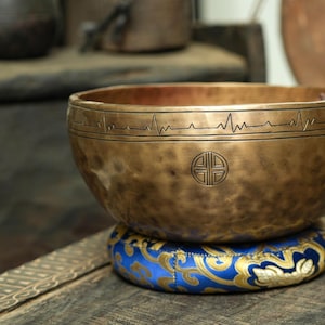 9 inches Antique full moon singing bowl for sound therapy, mediation, chakra balancing and yoga- Handmade in full moon day in Nepal