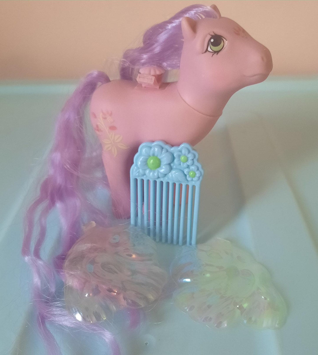 Mlp Using Comb My Little Pony G1 Lily Flutter With Broken Wings + Comb Pink Hasbro MLP ...