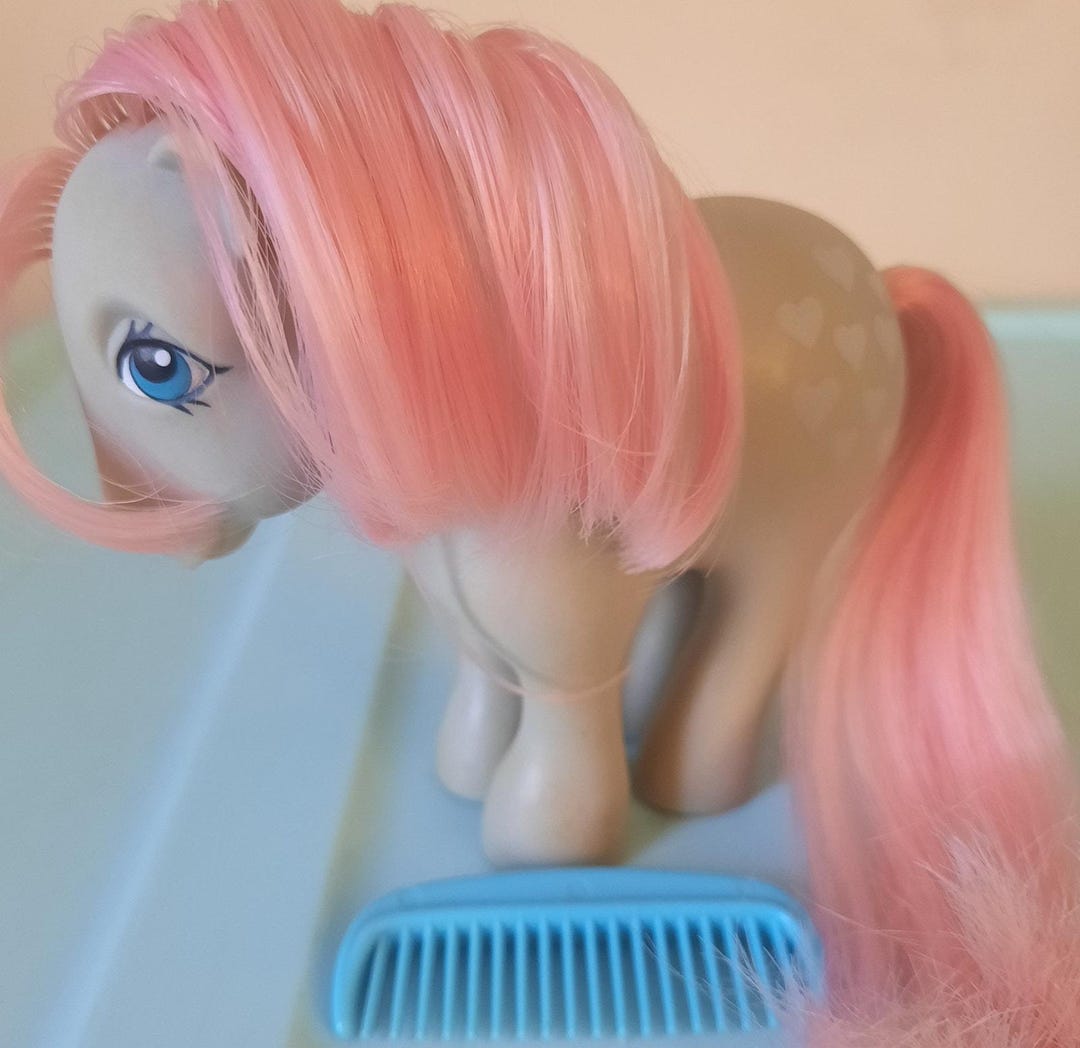 Mlp Using Comb My Little Pony G1 Snuzzle With Comb TLC Bait Grey Pink Hearts Vintage ...