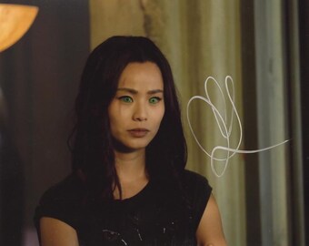 Jamie Chung In Person Signed Photo - THE GIFTED