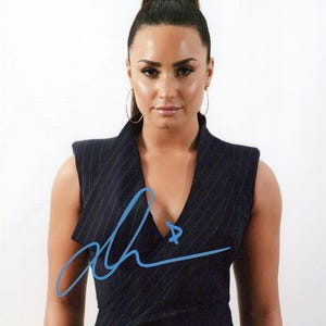 Demi Lovato In Person Signed Photo – SINGER