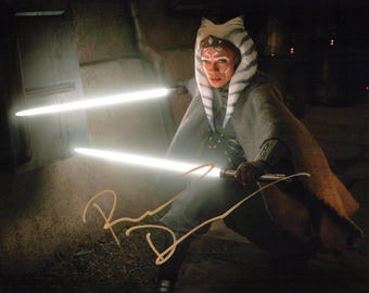 デイジー・リドリー本人直筆サイン入り写真 – SW フォースの覚醒