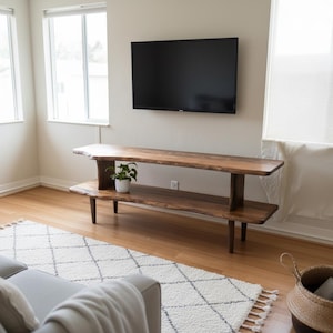 Medienkonsole mit Baumkante, handgefertigtes rustikales TV-Möbel, Massivholzmöbel für das Wohnzimmer Bild 6
