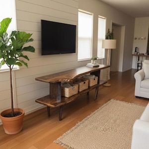 Medienkonsole mit Baumkante, handgefertigtes rustikales TV-Möbel, Massivholzmöbel für das Wohnzimmer Bild 7
