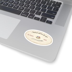 Pegatina de bordado personalizada, "Cosida con amor", etiqueta de acabado hecha a mano para enmarcar recuerdos de bordado. imagen 6