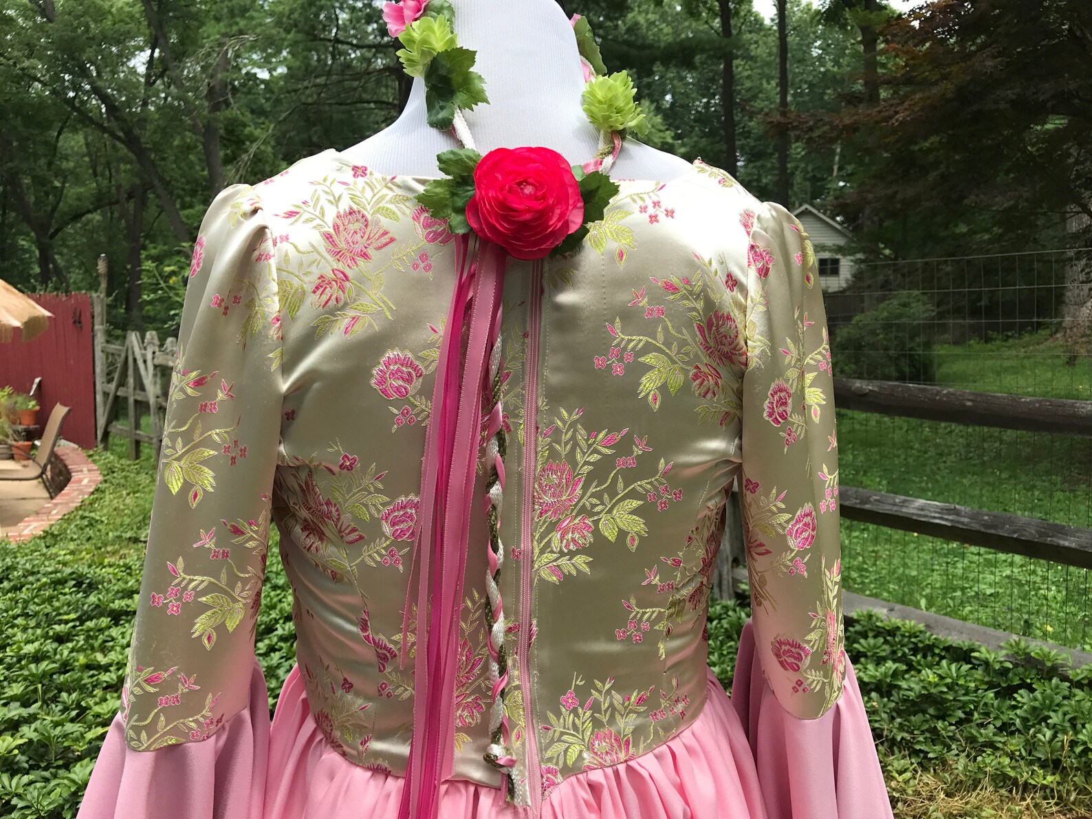Pretty Pink Ladies Renaissance Medieval Princess Gown and Flower ...