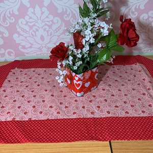 40" Pink Hearts and Swirls Valentine Table Runner, Valentine's Day Decoration, French Rose Pink Valentine's Day Table Mat, Farmhouse Decor