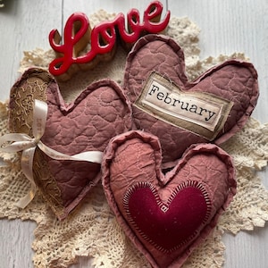 Primitive Rustic Heart Pillows Set of Three 6.5&quot; Raw-edge Hand Dyed Vintage Quilted Heart Bowl Fillers Farmhouse Prim Valentine&#39;s Day Decor
