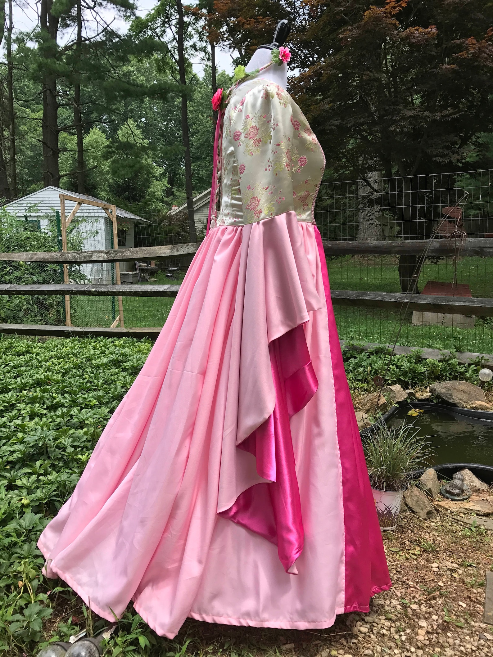 Pretty Pink Ladies Renaissance Medieval Princess Gown and Flower ...