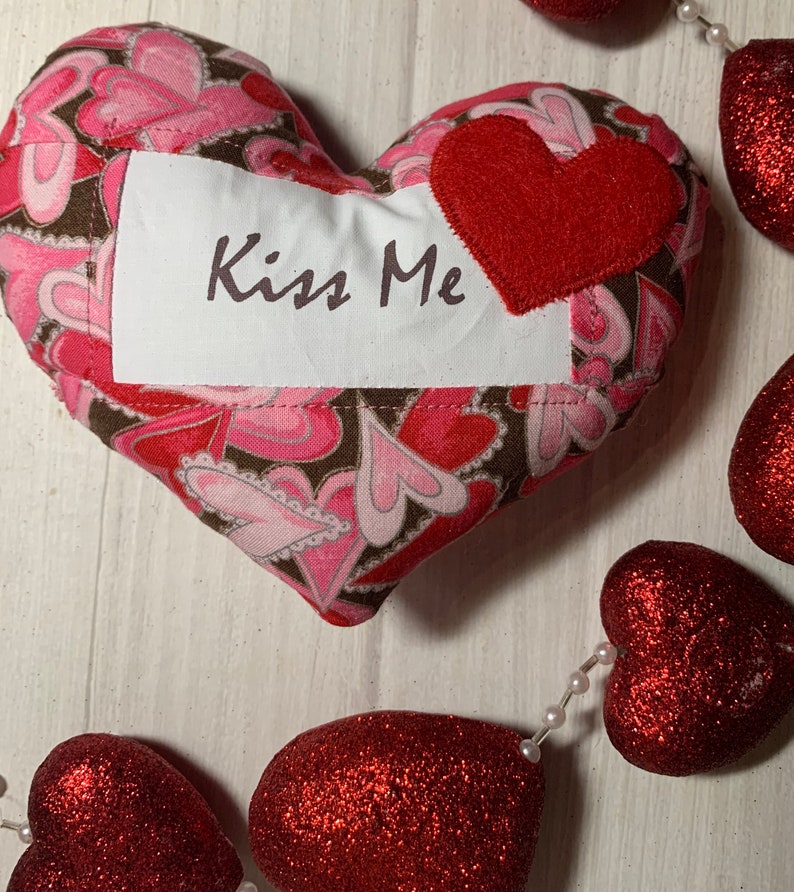 French Country Small Heart Pillow Farmhouse Valentine/'s Day Tier Tray Decor 6 inch KISS ME Valentine/'s Day Pillow Brown Pink Red Heart