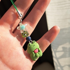 Cute Frog Phone Charm – Kawaii Green Frog Keychain, Polymer Clay Accessory, Bag or Phone Strap, Handmade Gift