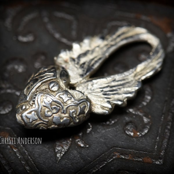 Breloque coeur steampunk avec ailes en argent sterling