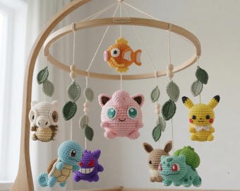 Giostrina colorata all'uncinetto per culla, simpatico giocattolo da appendere per la cameretta con personaggi dei cartoni animati, decorazione in legno per braccio della giostrina, idea regalo per neonato, decorazione neutra per la cameretta.
