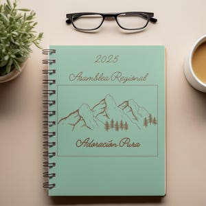 Cahier à spirales Adoracion Pura 2025 - Ligne lignée