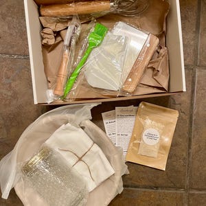 Kit completo para hacer masa madre: masa madre deshidratada orgánica, cesta de madera para banneton, herramientas e instrucciones. Kit para principiantes en la elaboración de pan. imagen 5