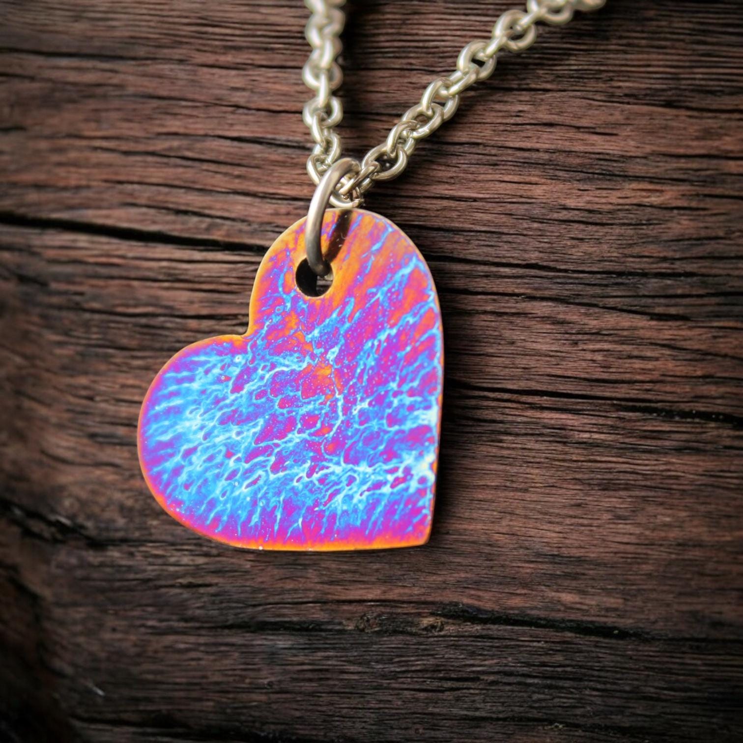 Pingente de coração colorido de titânio para ela, joias femininas, presente de aniversário para ela, joias de titânio para ela, pingente de cores do arco-íris, presente de aniversário