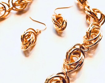 Matching Vintage Earrings & Necklace Set