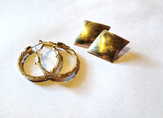 Vintage - 2 Pairs of Retro Golden Earrings - Diamo