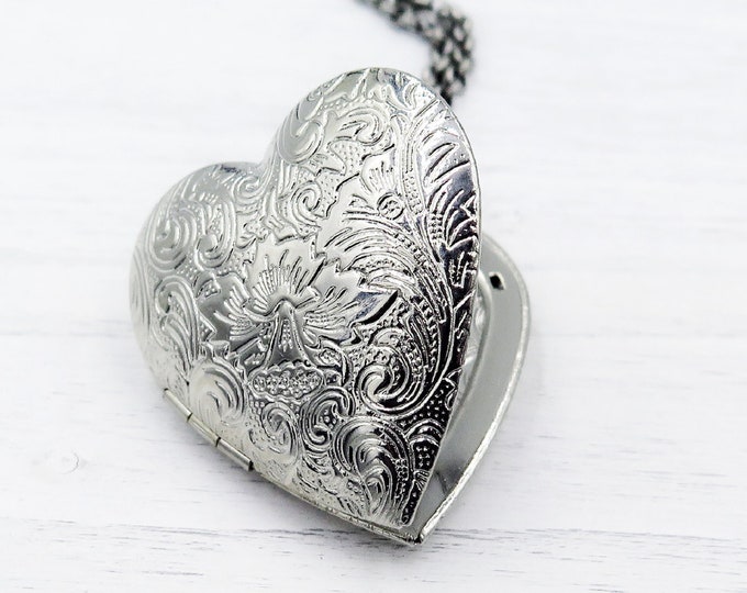 Large Heart Locket Necklace, Silver Pendant, Mom Locket Gift, Photo Gift, Unique Heart Gift with Pictures, Romancecore