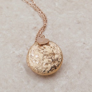Rose Gold Locket, Personalized Necklace with Photos, Initial Charm Necklace, Mom Jewelry, Photo Locket, Gift for Mom